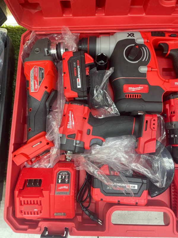 Набор электроинструмента Milwaukee 4 в 1