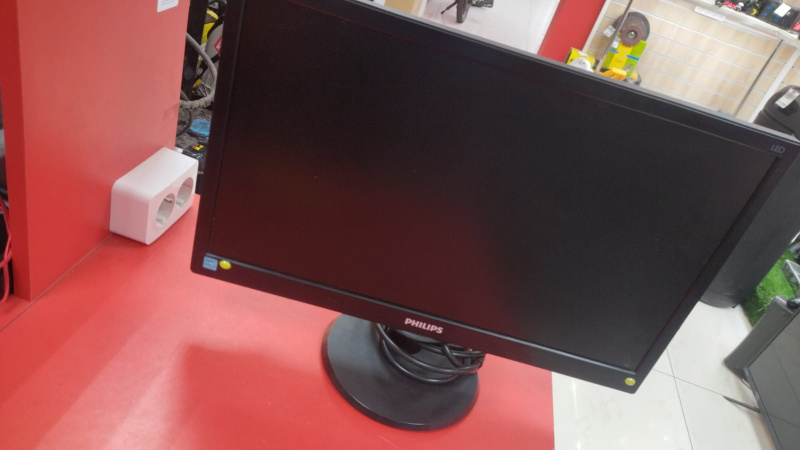 Монитор Philips 193V5LSB2/62