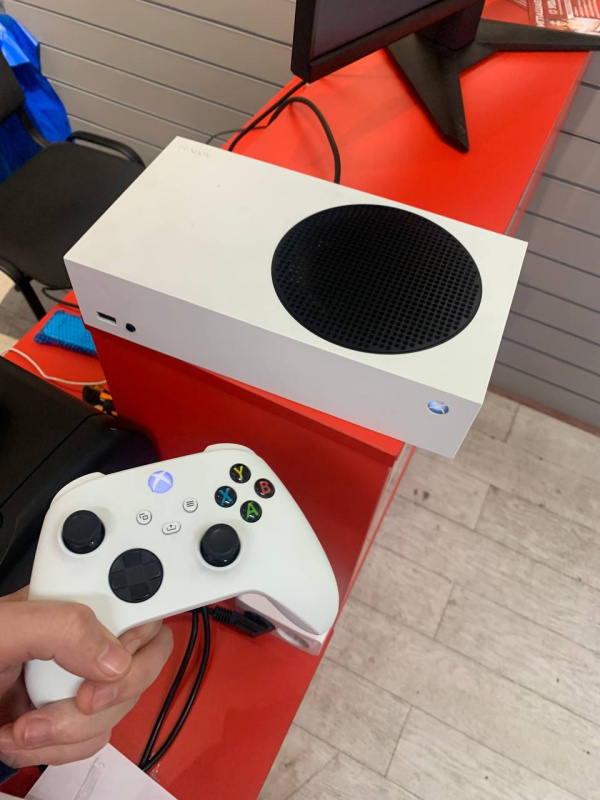 Игровая приставка Xbox series s