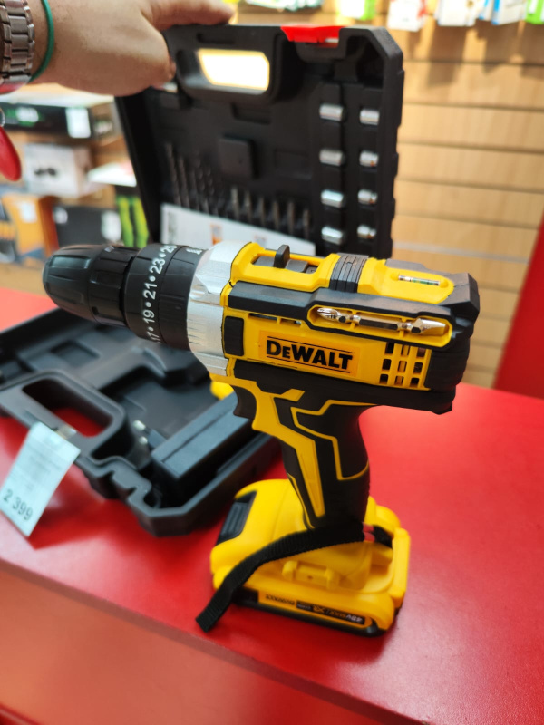 Шуруповерт Dewalt Не указана