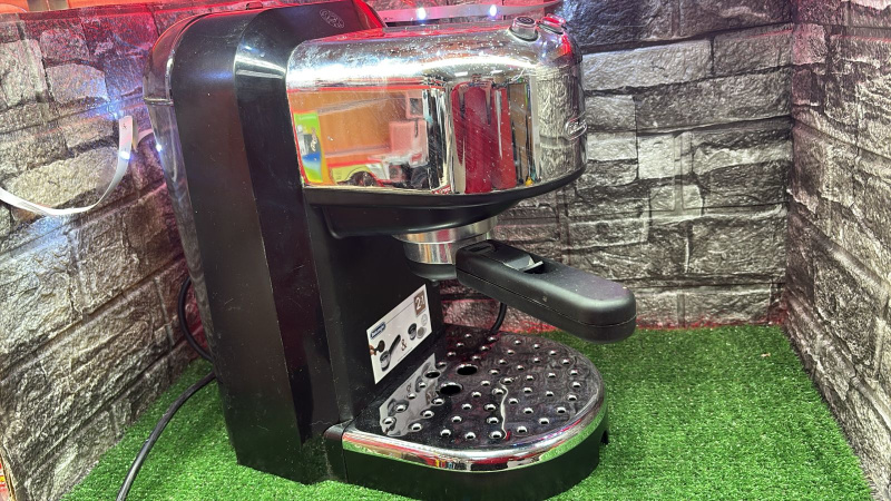 КОФЕМАШИНКА Delonghi NO NAME