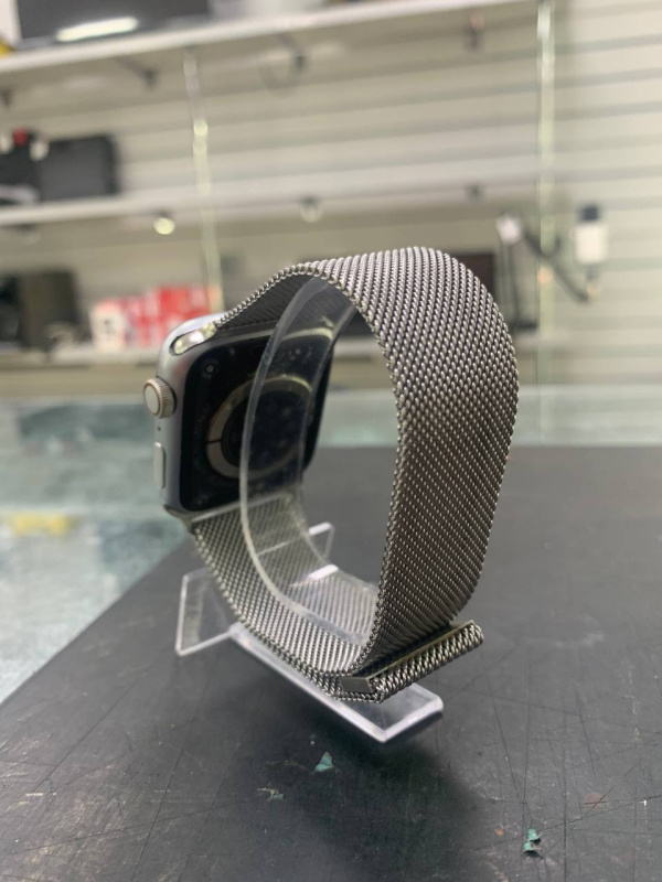 Часы наручные  apple