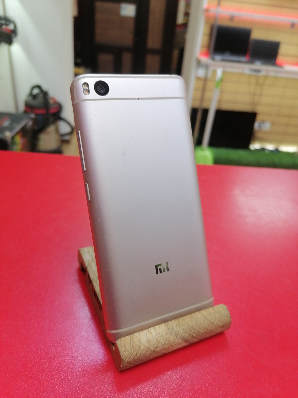 Мобильный телефон Xiaomi Mi 5S