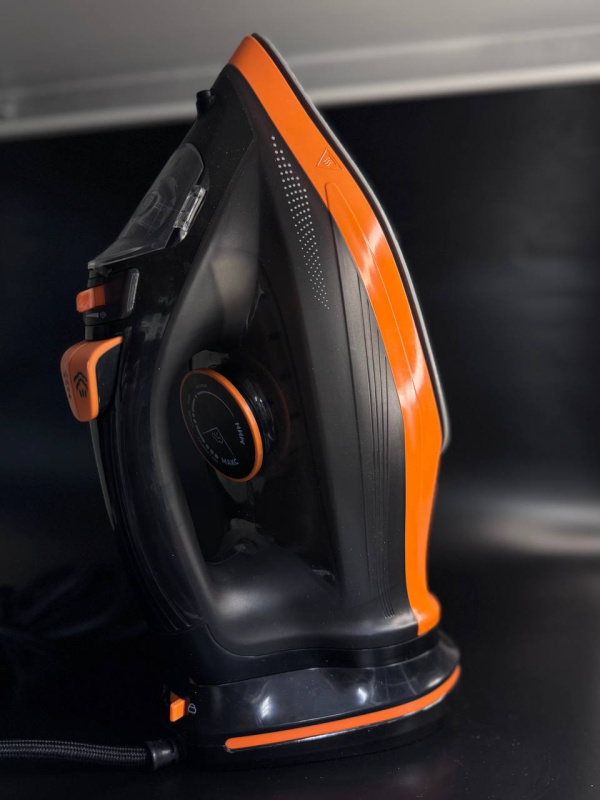 Утюг Reoka RKI-CE2400