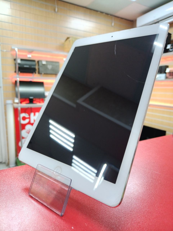 Планшет Apple iPad Air (1-го поколения)