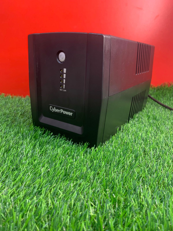 Стабилизатор напряжения CyberPower  UT1500E