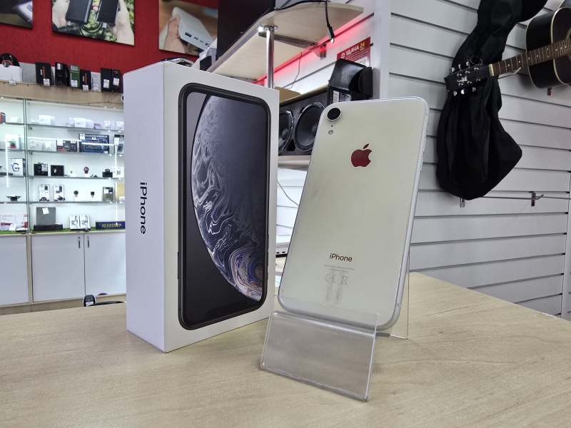 Мобильный телефон Apple iPhone XR