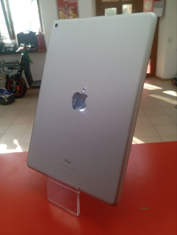 Планшет Apple iPad (7-го поколения) (2019)