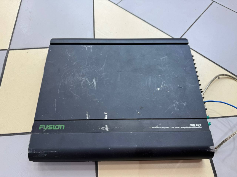 Авто усилитель Fusion FBS-604