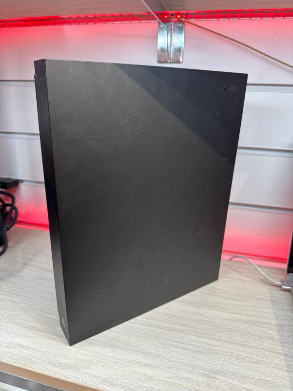 Игровая приставка Microsoft Xbox One X 1tb