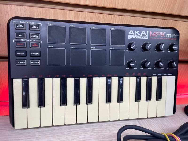 Клавиатура Akai MPK MINI