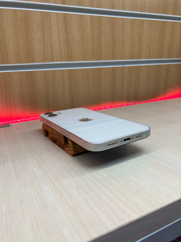 Мобильный телефон Apple iPhone 12