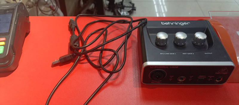 звуковая карта Behringer U-PHORIA UM2
