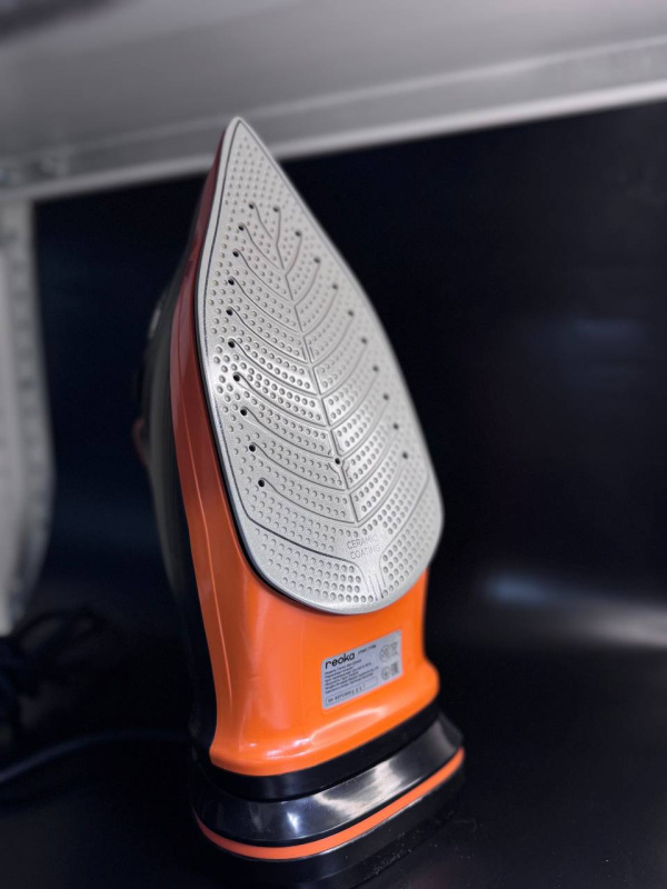 Утюг Reoka RKI-CE2400