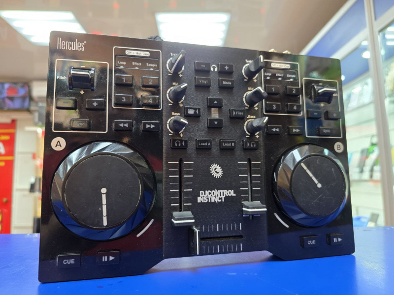 DJ контроллер  Instinc Hercules Instinc