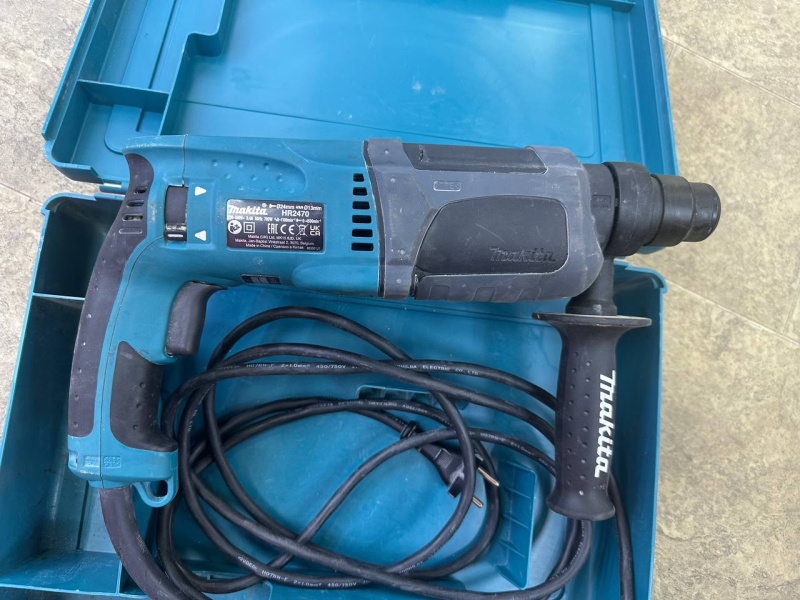 Перфоратор Makita HR 2470