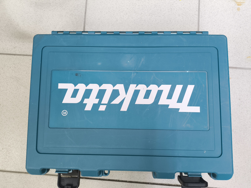 Перфоратор Makita hr2470