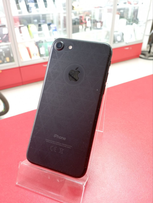 Мобильный телефон Apple iPhone 7