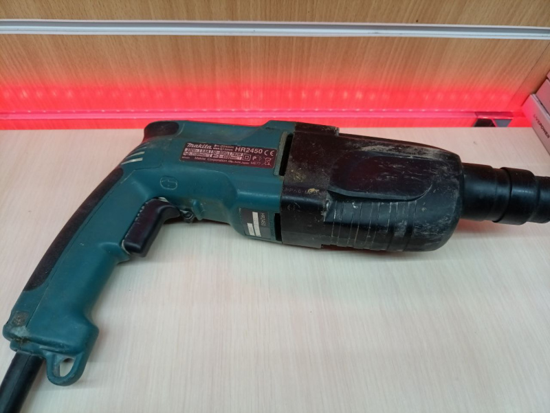 Перфоратор Makita HR2450