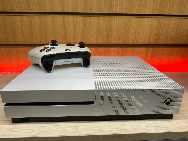 Игровая приставка Xbox one s