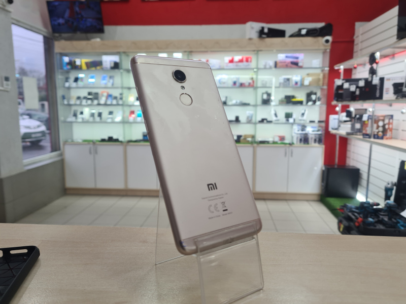 Мобильный телефон Xiaomi Redmi 5