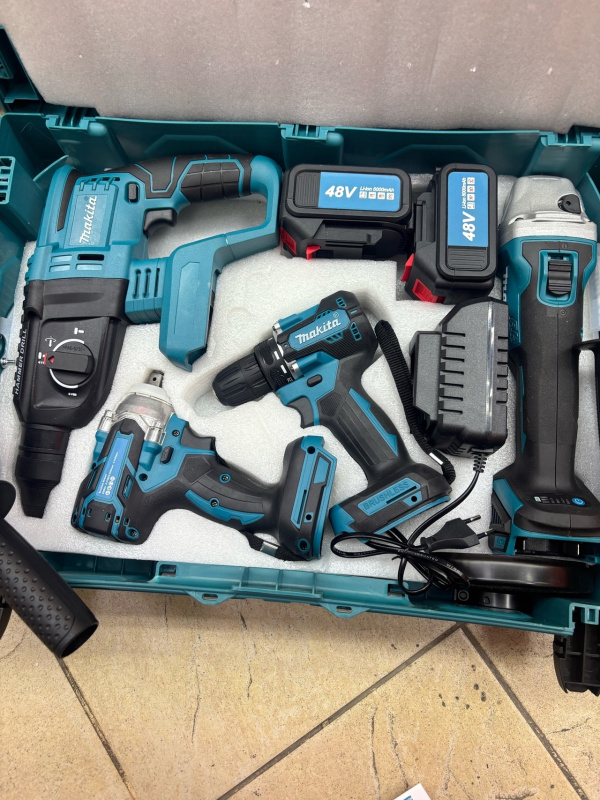 Набор электроинструмента Makita 4V1