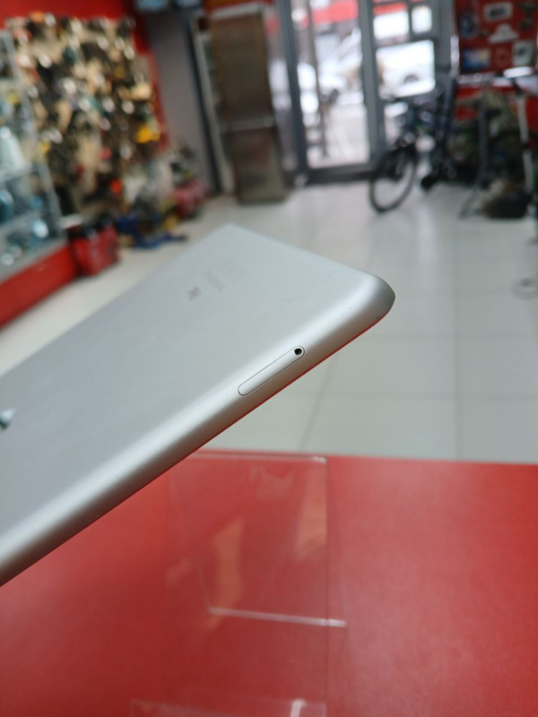 Планшет Apple iPad (5-го поколения) (2017)