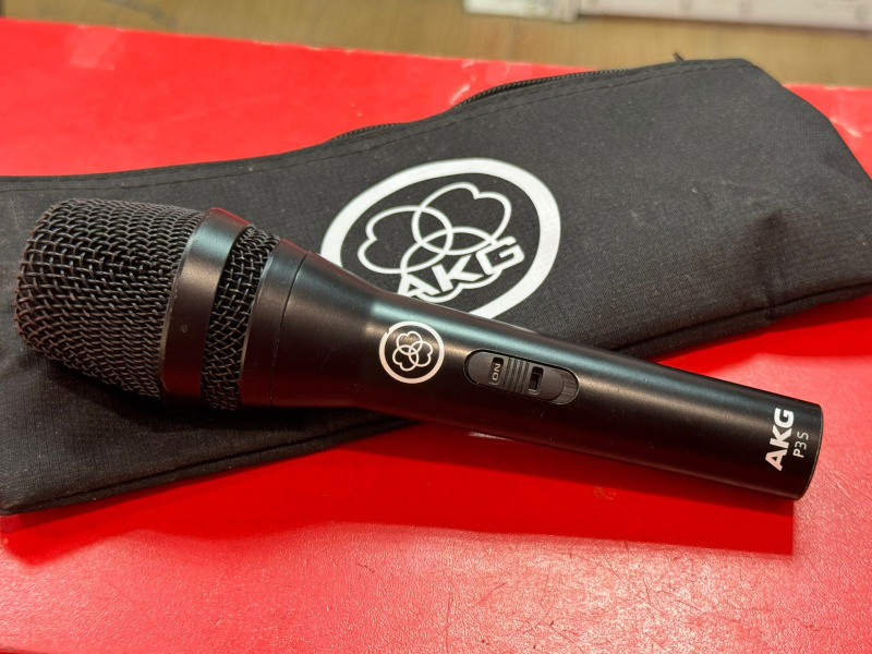 Микрофон -- AKG --