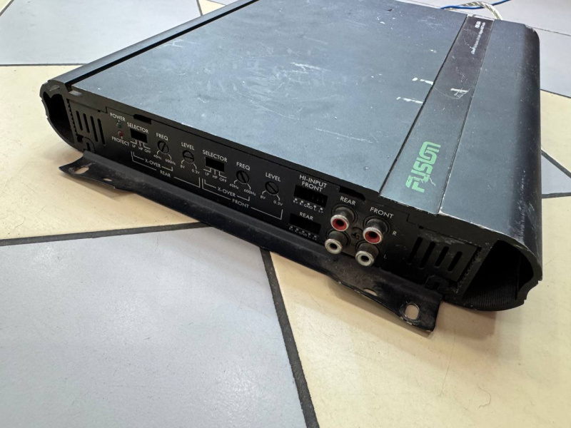 Авто усилитель Fusion FBS-604