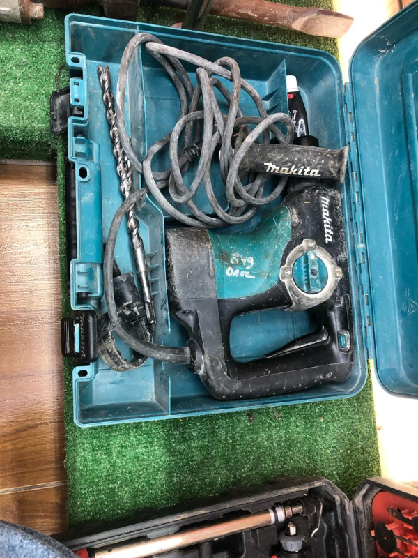 Перфоратор Makita hr2810