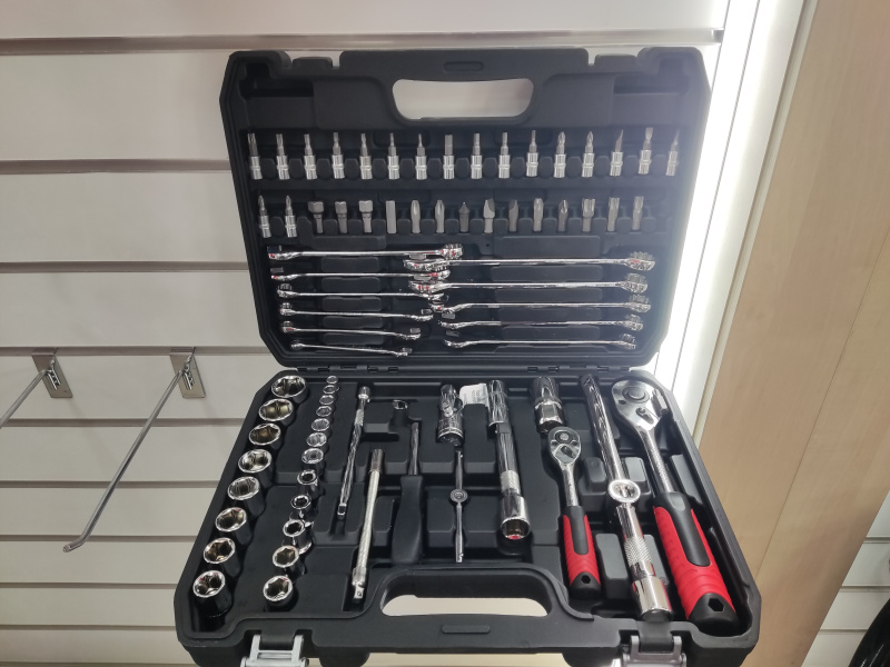 Набор инструментов Tools 82 ПР