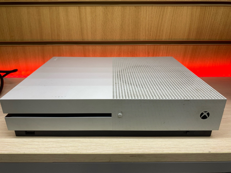 Игровая приставка Xbox one s