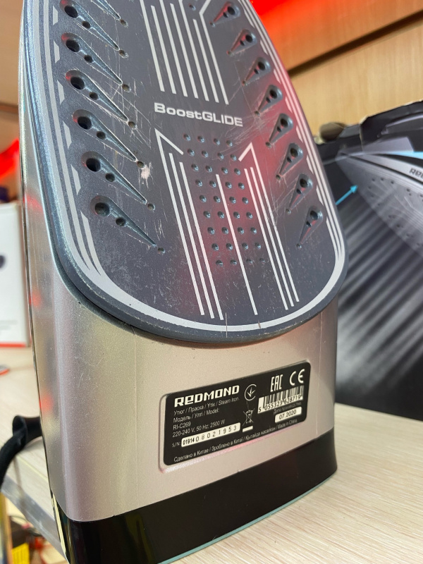 Утюг Redmond RI-C269