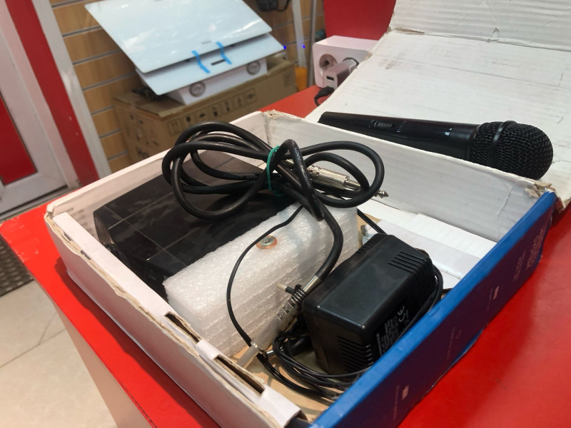 Микрофон Вокальная беспроводная система AKG VMS40