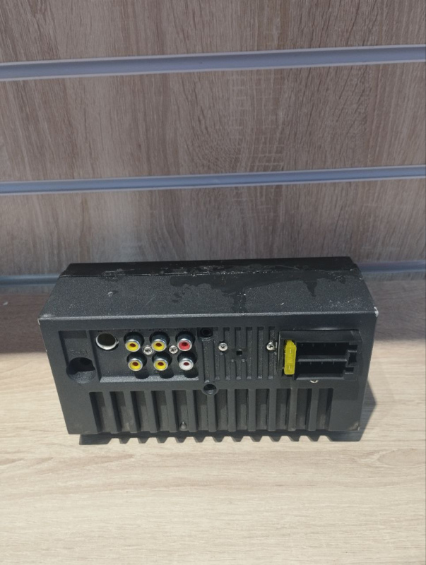 Автомагнитола  1