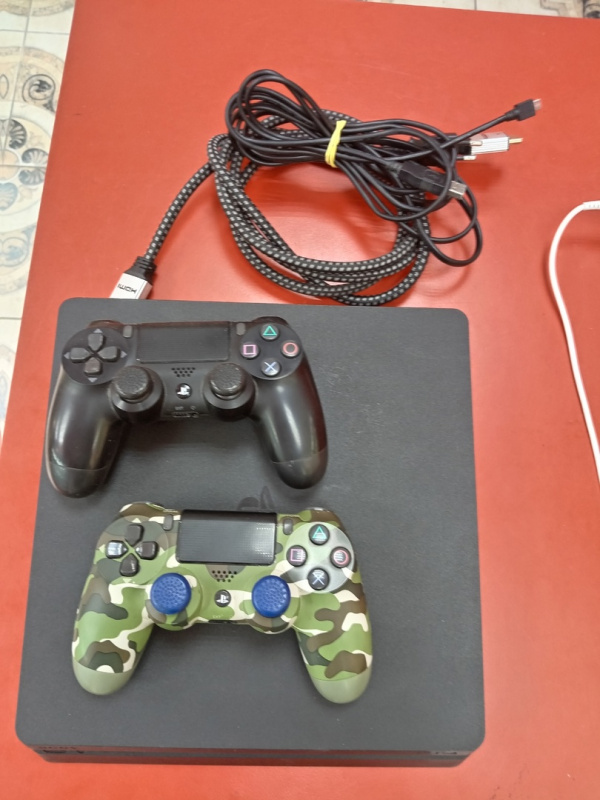 Игровая приставка Sony ps4