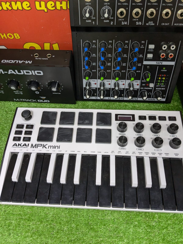 миди-клавиатура Akai Mpk-mini