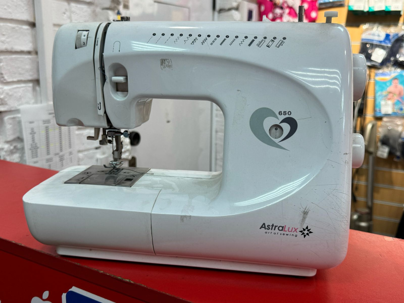 Швейная машинка Astra Astralux 650