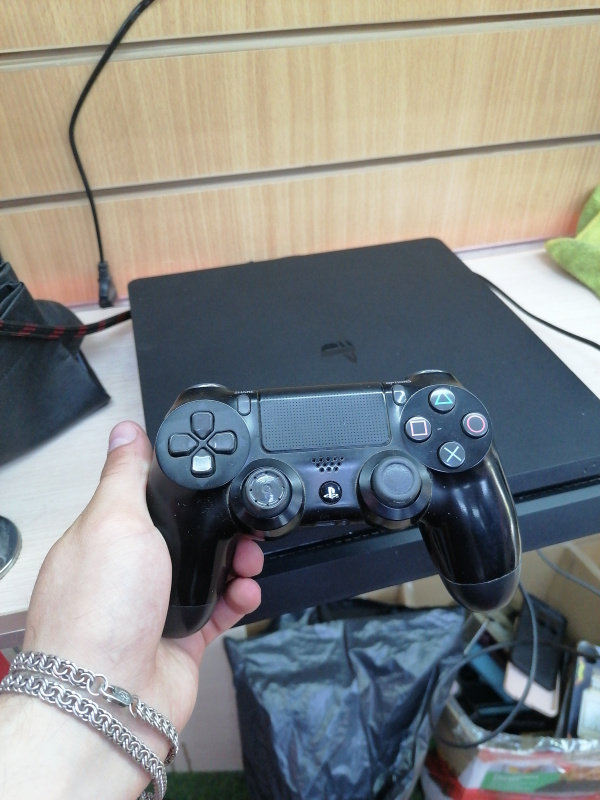 Игровая приставка Sony PS 4 SLIM