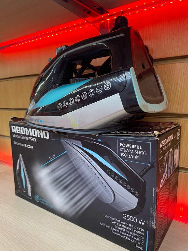 Утюг Redmond RI-C269