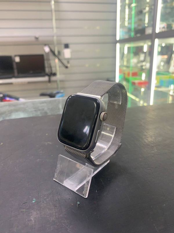 Часы наручные  apple