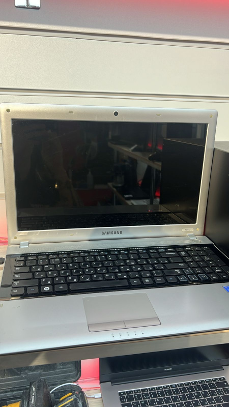 Ноутбук Samsung np-rv513l