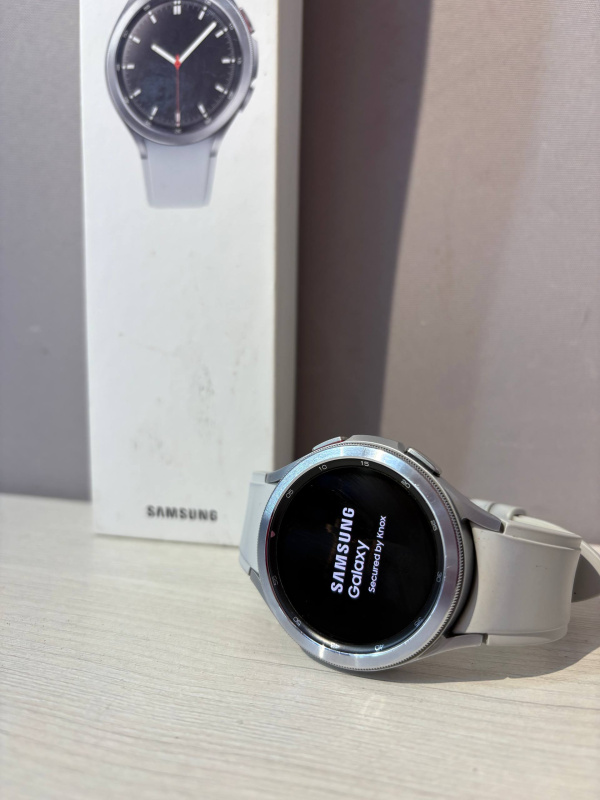 Часы смарт Samsung Galaxy Watch 4 Classic
