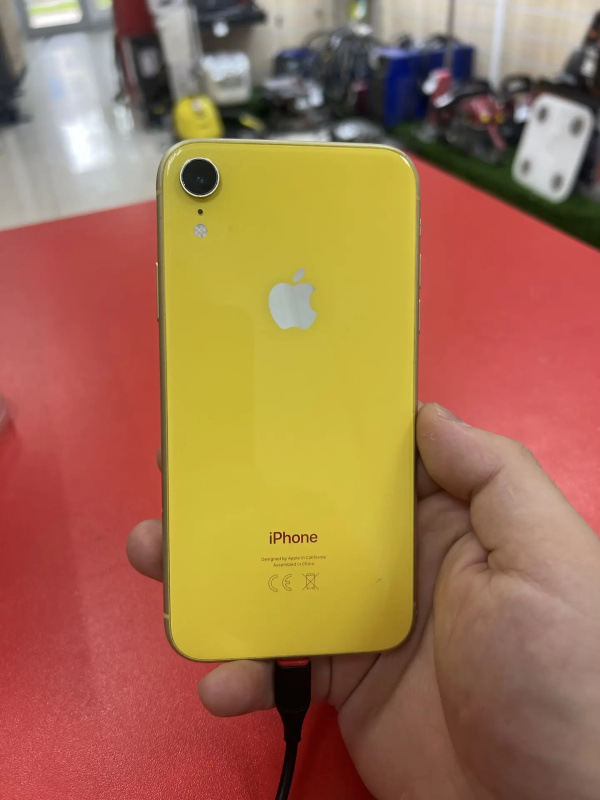 Мобильный телефон Apple iPhone XR