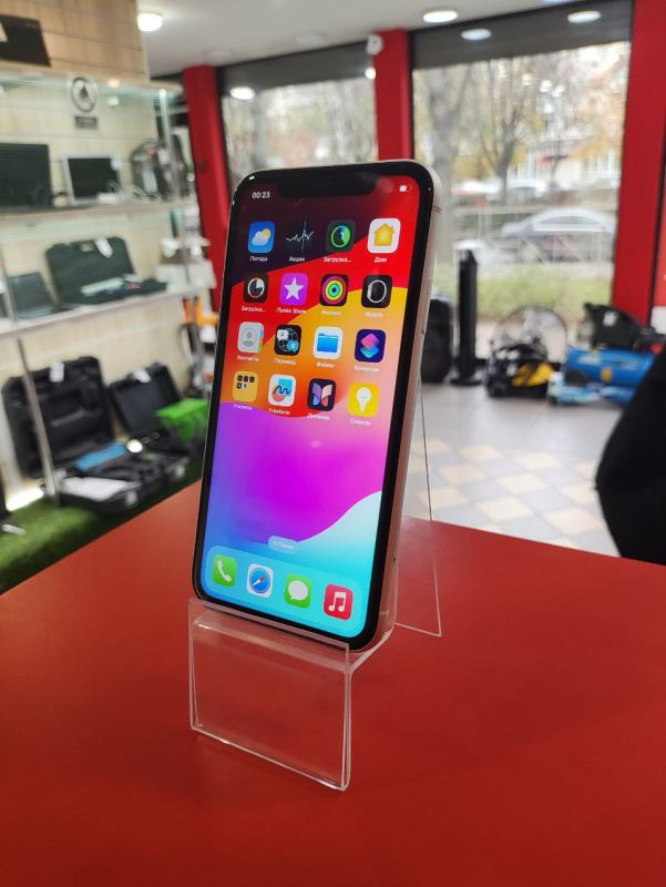 Мобильный телефон Apple iPhone 11