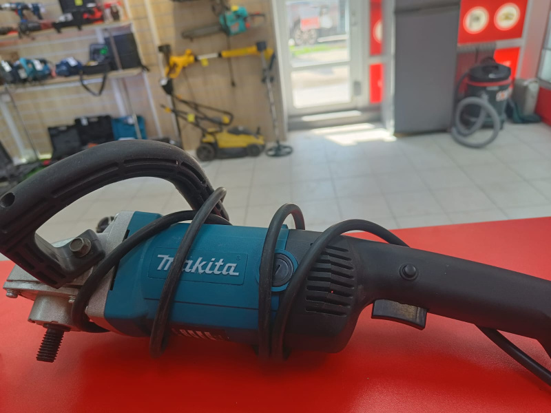 Шлифмашинка Makita 9227 cb